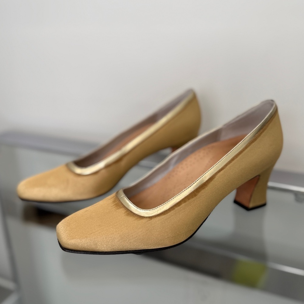 Nina Viva Pedag Tan Slip on Shoes (8.5)